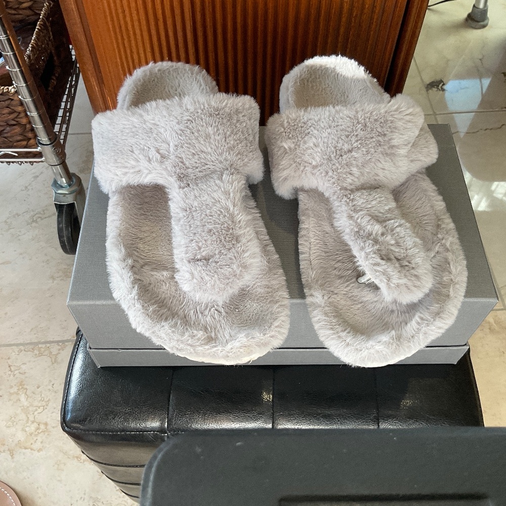 Faux Fur Grey Slippers Size 9